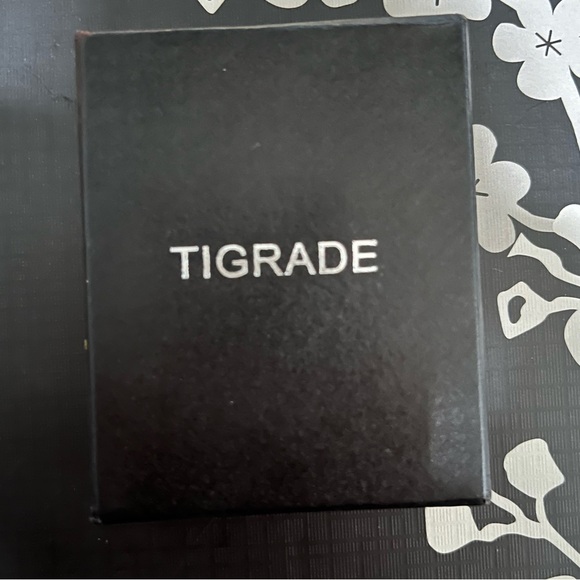 Titanium ring - Picture 8 of 9